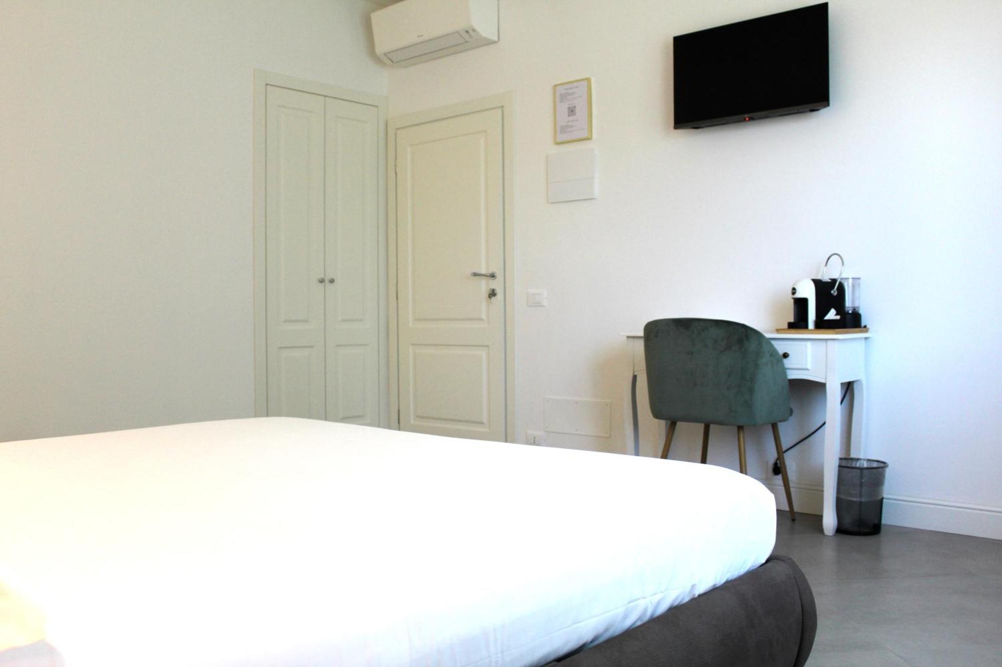 Villa Forte Salvi - Rooms Peschiera del Garda Dış mekan fotoğraf